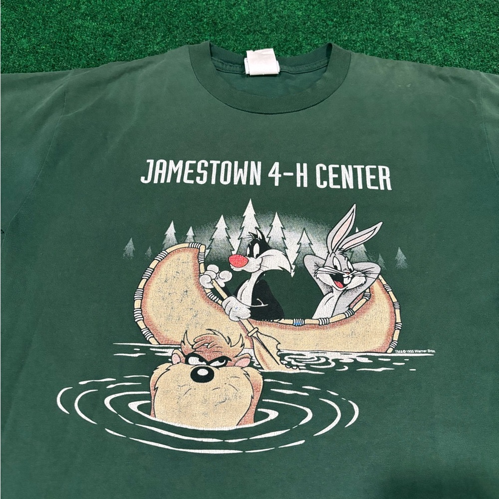 Vintage Looney Toons Tee!